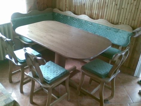 erzsike_pad-szekkel.jpg